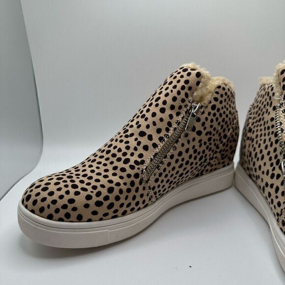 CUSHIONAIRE Women's Cozy Hidden Wedge Sneaker 7 CHEETAH - Picture 7 of 7